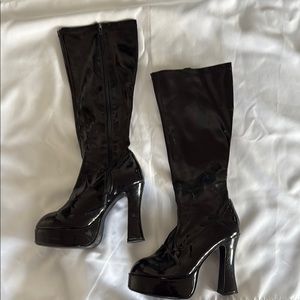 Black High-Heeled Knee-High Boots with Platform